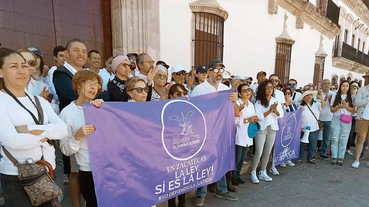 Concentración en Zacatecas en defensa de la SCJN